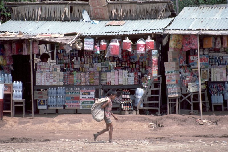 cambodia-choeung-ek-market
