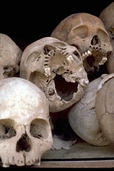 cambodia-choeung-ek-skulls