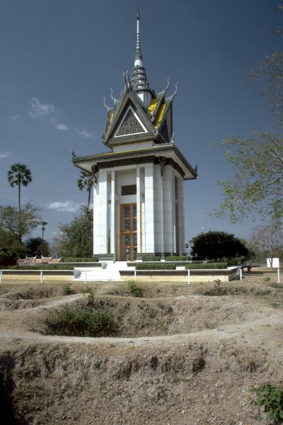 cambodia-choeung-ek-stupa