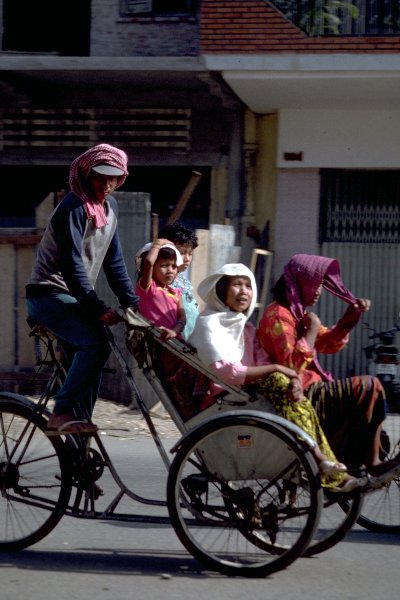 cambodia-phnom-penh-street-scene-4