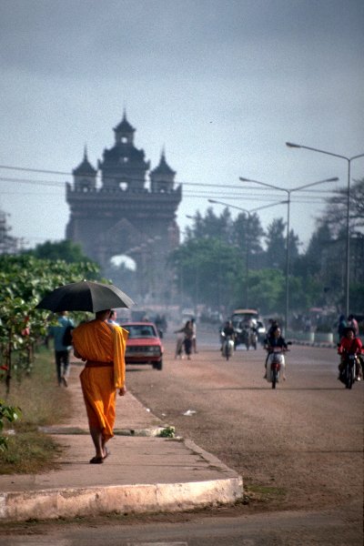 laos-vientiane-patuxay-arch