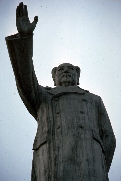 china-chengdu-mao-statue