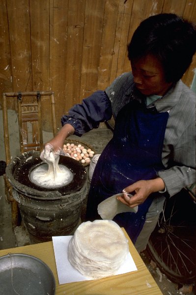 china-chengdu-rice-crepes