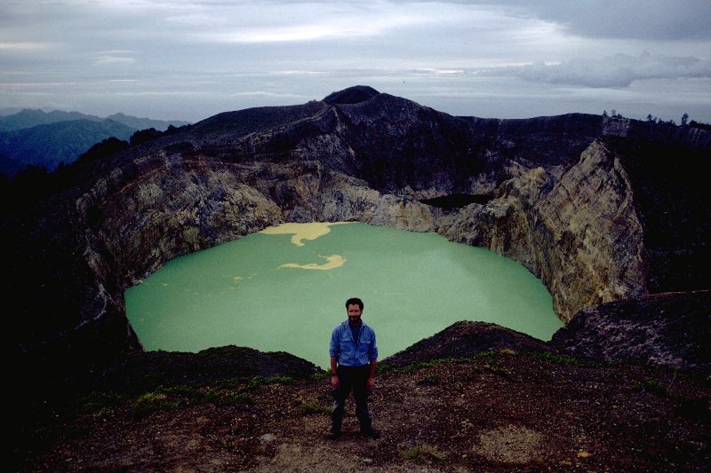 indonesia-keli-mutu-green-crater